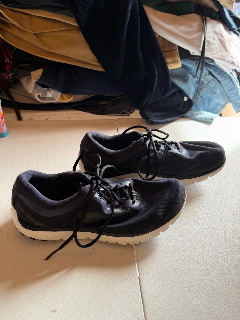 Brooks Men's Black Athletic Lace-Up Sneakers